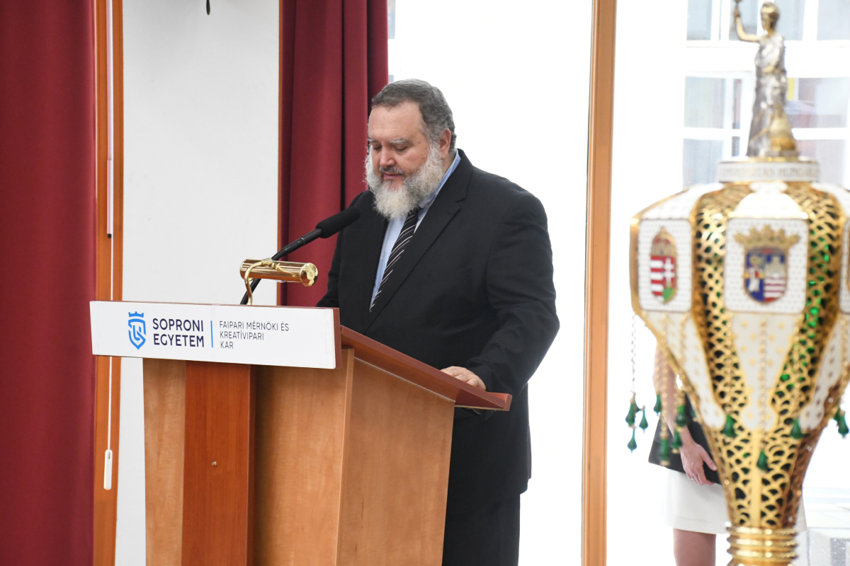 2026-06-26_diplomaoszto_15.jpg